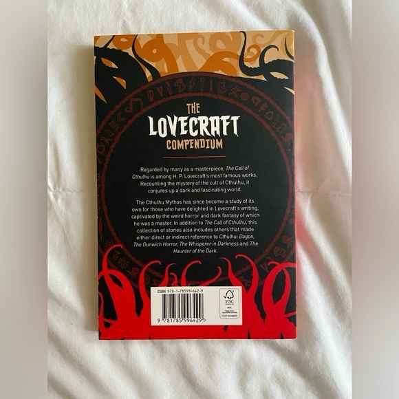 Vintage book bundle | The Lovecraft Compendium, The Great Gatsby, and Emma - Picture 5 of 5
